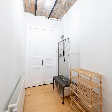 Historic Loft W/terrace And Old View Apartmán *