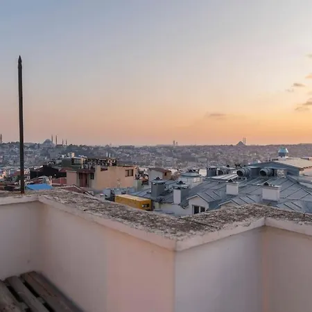 Historic Loft W/terrace And Old View * Isztambul