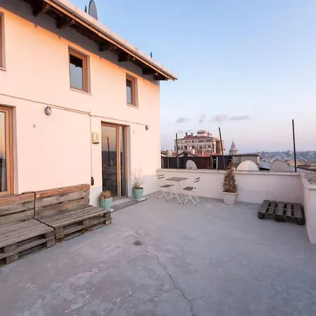 Historic Loft W/terrace And Old View