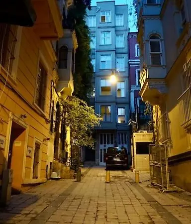 Historic Loft W/terrace And Old View
