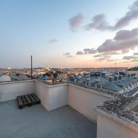 Historic Loft W/terrace And Old View * Istanbul
